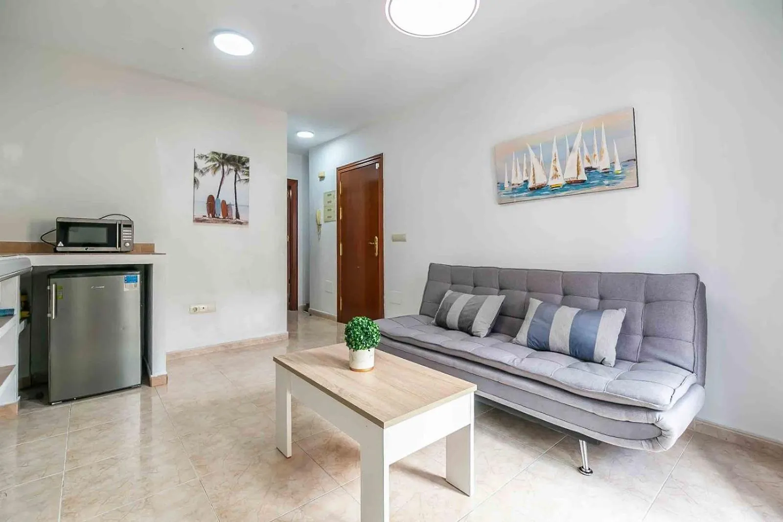 Consistorial Fuengirola Beach 0*,